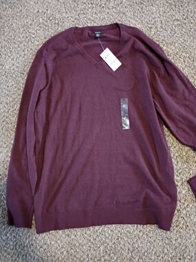 Alfani Men's V-Neck Sweater in Deep Wine